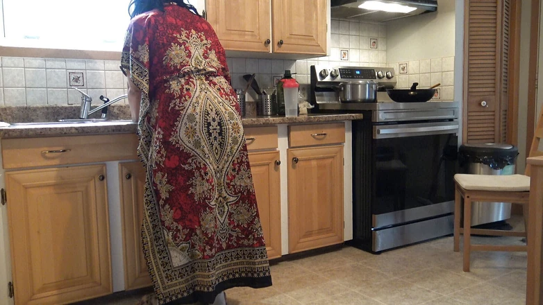 Souzan Halabi: Pregnant Stepmother Cheating with Stepson While Husband Is at Work