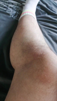 Gambe tutta naturali provocanti pelose e sensuali