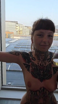 Pisciata disperata e deglutizione ad Amsterdam