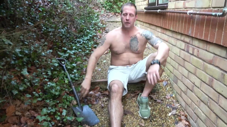 Dirty Doctors Clips: Pișare pe The Gardener