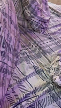 いたずら好きな友達が私を浴槽に連れて行き、膣をしゃぶり、ディルドを挿入して終わらせました