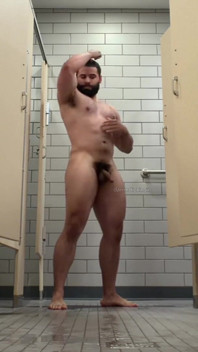Bilik Mandi Berotot Beefy