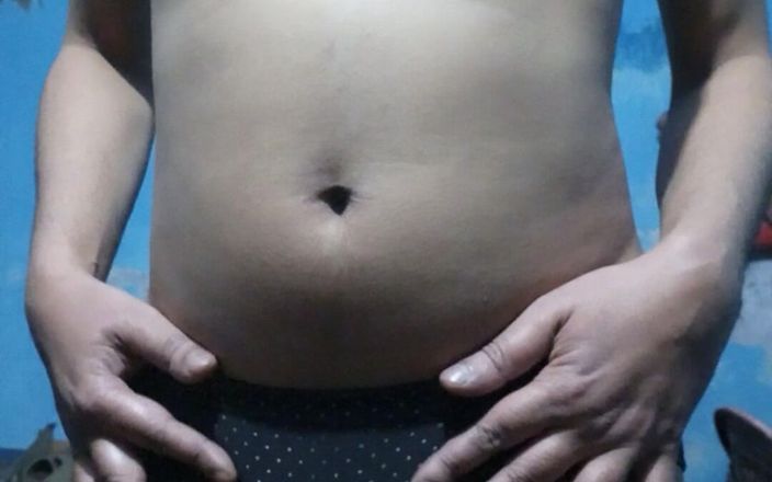 Lustyizlife: Cowok muda India dengan kontol phimosis memakai bra dan celana...