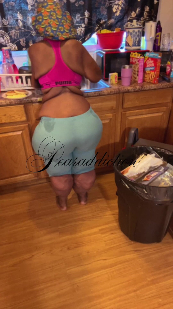 Pearaddiction: Cooking Breakfast