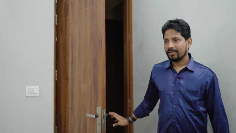 UncutPlus: インドの美しいバビを見て、近所の少年は滑って義理の妹とセックスしています