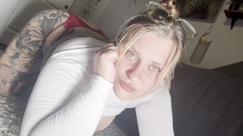 Chandler Knight: Giantess: Vědci experimentují na malém muži