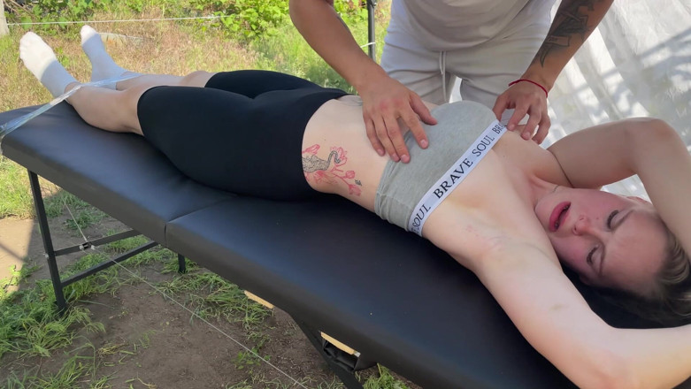 HotPrincessUA: Înregistrat și gâdilat la Picnic: Ticklers Control Total