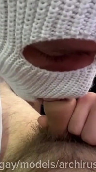 変態ミルキーの男子生徒が極端にドライバーのペニスに飛び乗って試験から逃げました。
