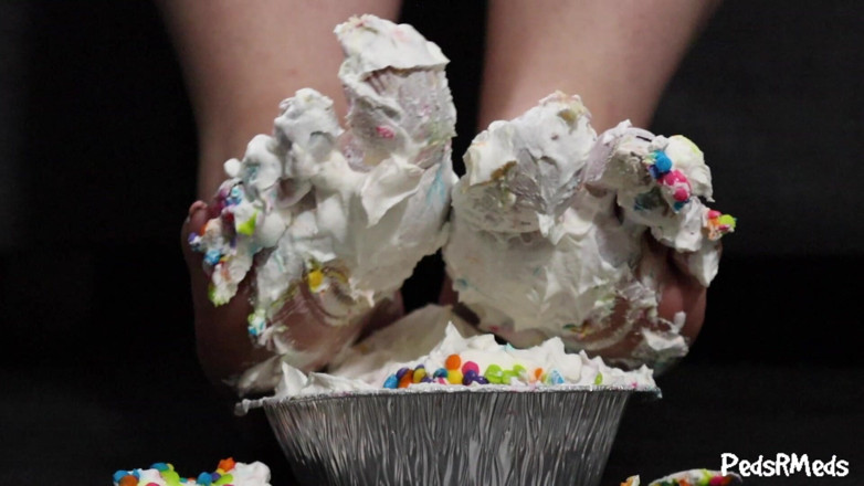 PedsRMeds: Shortlivedtyranny Funfetti Cake Smash