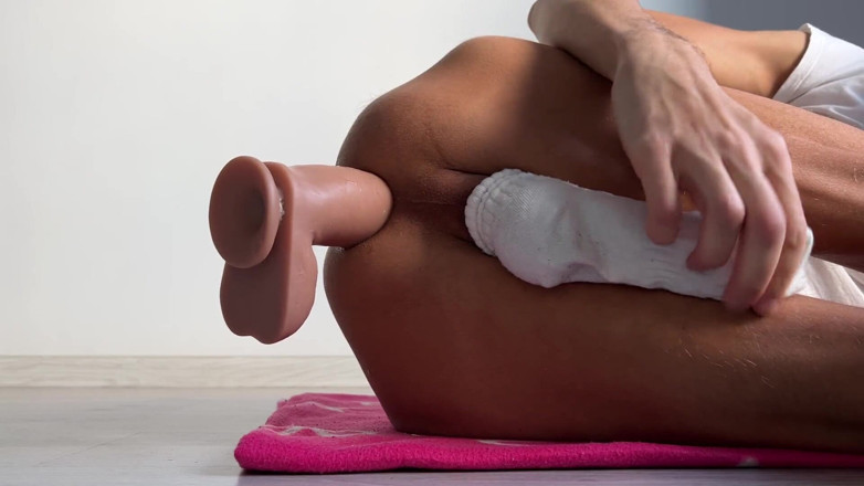 jacklongtv: Tegang dalam thong dan stokin ungu