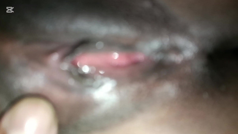 Viral: Aku jilat memek istriku yang baru nikah saat nggak ada...