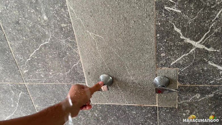 Maracumangoo: Rahasia gelap kami: saudara tiri memata-mataiku saat aku mandi