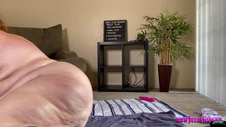 Julie Ginger: Oily Solo Cum with Vibrator