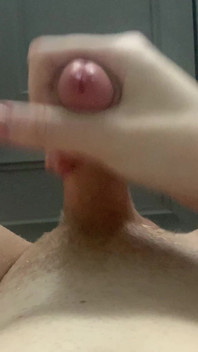 Il ragazzo twink aveva bisogno di venire prima della doccia