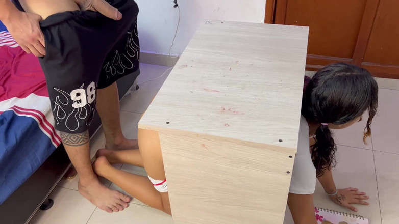 Aida cortez: Využívám toho, že se moje nevlastní sestra uvízne a šukám ji velmi...