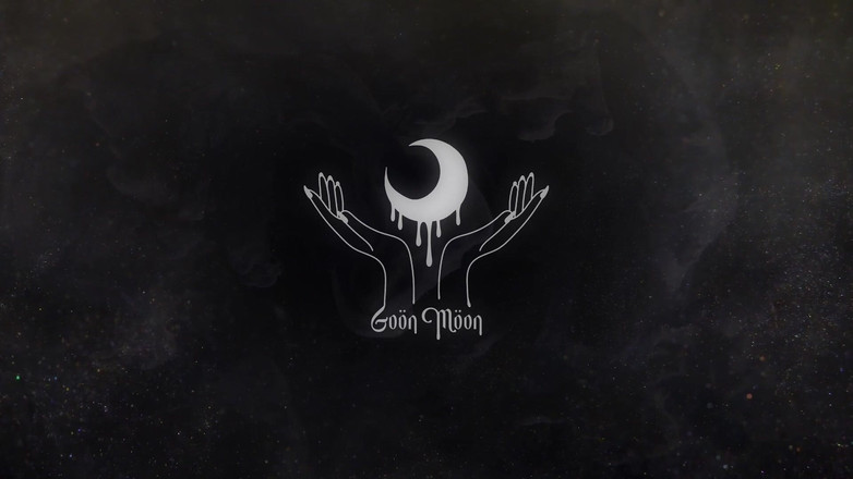 Moony: 她按摩她摄影师的大鸡巴在她巨大的完美乳房之间，直到射精的滴珠