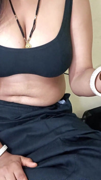 India recién casada madrastra follada por hijastro mientras husbad estaba en la oficina hindi sexo