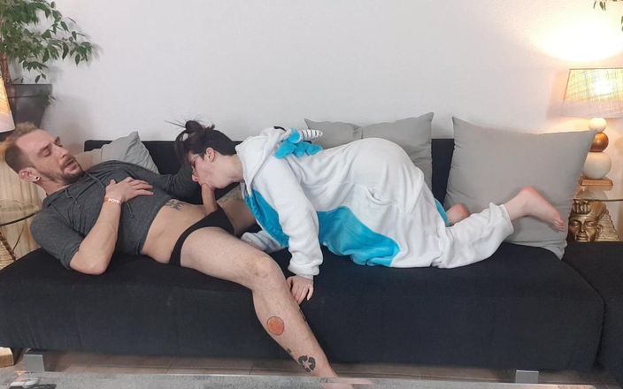 Nyx Scarlett: 잠을 잘 수 없기 때문에 룸메이트에게 나와 함께 운동해 달라고 부탁합니다.