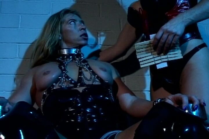 Vintage Life: BDSm lesbisk session med muskulös tjej