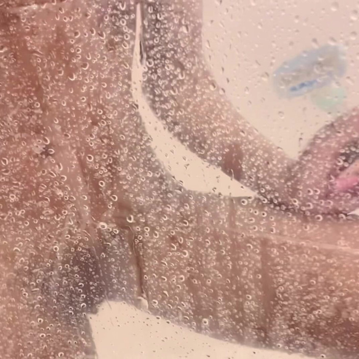 Emilycreams1: Shaving in the Shower