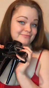 Meine schmutzigen high heels lecken und lutschen