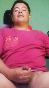 Un beau fermier philippin très excité