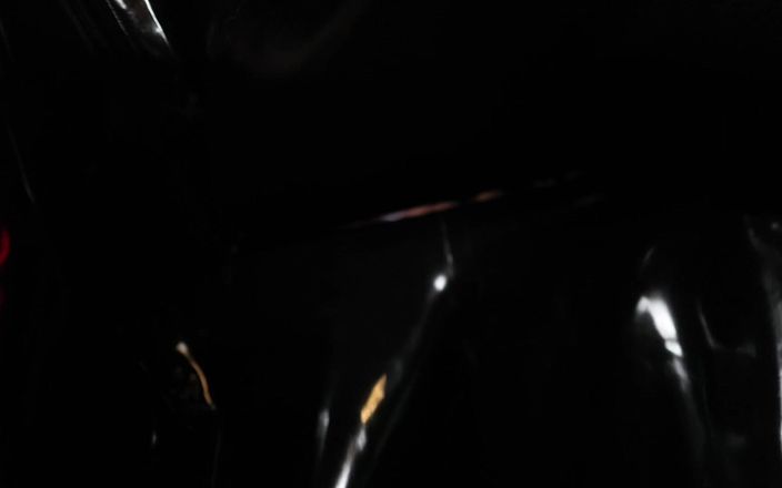 Countess diamond: Zavřená v latexovém pytli POV