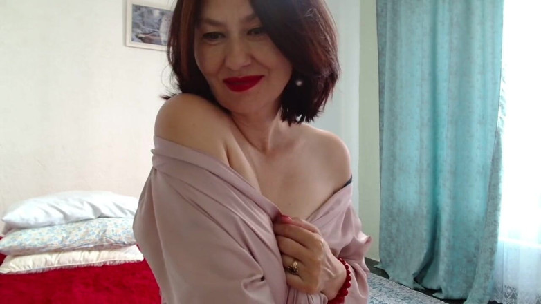 ANGELA_LADY: MILF dalam stoking putih menolak seluar dalam putih lacy ke...