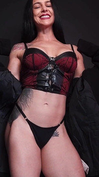 Dominatrix контролює вени, підбори та фінальний зворотний відлік