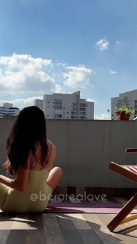 朝日を浴びながら、静寂に包まれながらストレッチをしていた私は、体が軽くなるのを感じていました