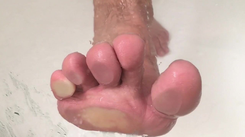 Manlyfoot: Додому з роботи, приходь, допоможіть мені в душі мити мої великі спітнілі робочі ноги - manlyfoot