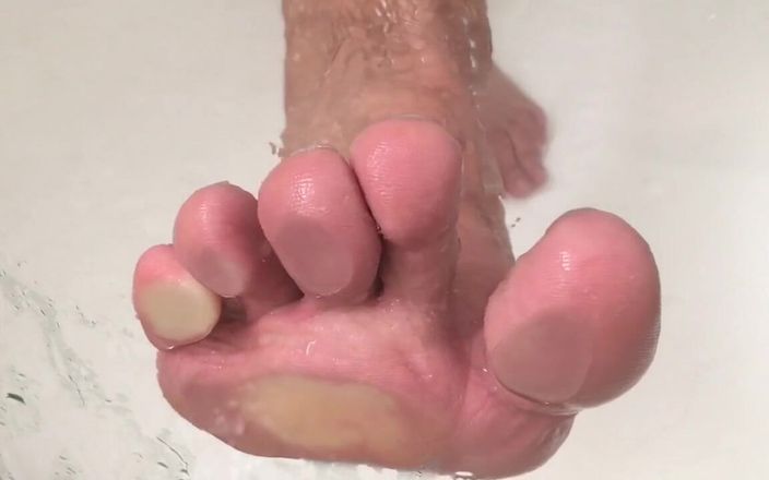 Manly foot: 퇴근 후 집에 와서 샤워하는 데 도움이 땀에 젖은 작업 발을 씻어 - Manlyfoot