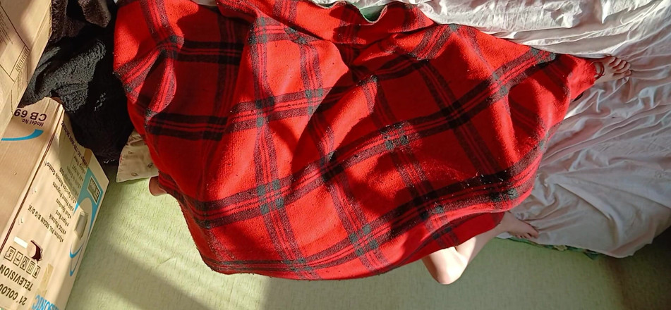 Lesbian-candys: Chytil jsem své lesbické spolubydlící pod přikrývkou a masturboval k...
