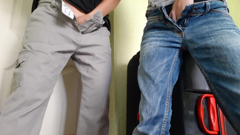 Lesbian-illusion: Я і моя зріла мачуха мастурбує в джинсах