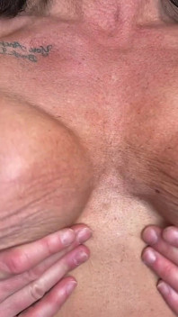 Kandys Pec 튀는 젖탱이 JOI에 제출