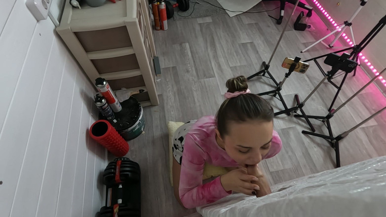 misss_vikki: 매춘부, 그녀의 혀 아래서 달콤함이 녹아내리는 듯했다.