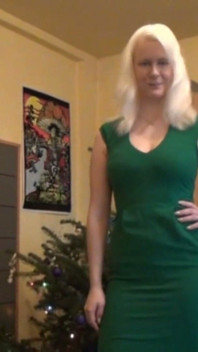 Blonďatá čarodějka zbavená panenství mladík