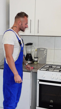 Německá bbw Maure manželka s největšími přírodními kozami svádí malého pracovníka do šukání