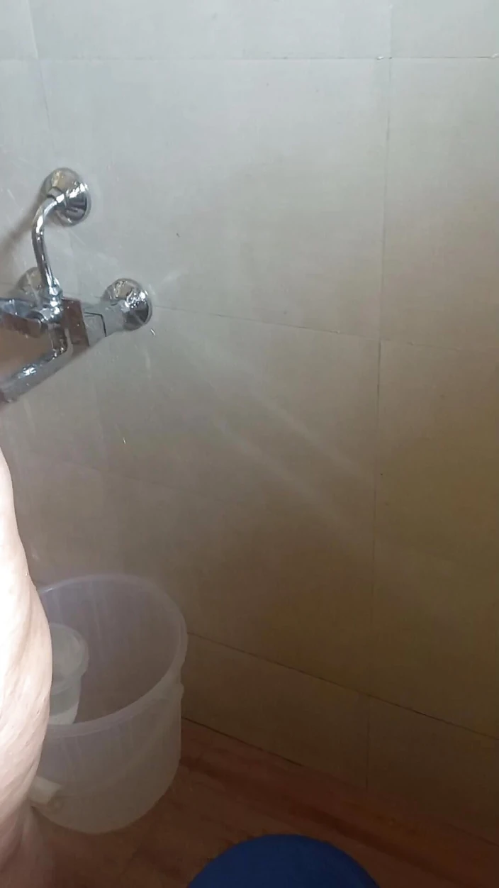 SameerPhunk: Indian BBW Bhabhi Giving Blowjob in Shower