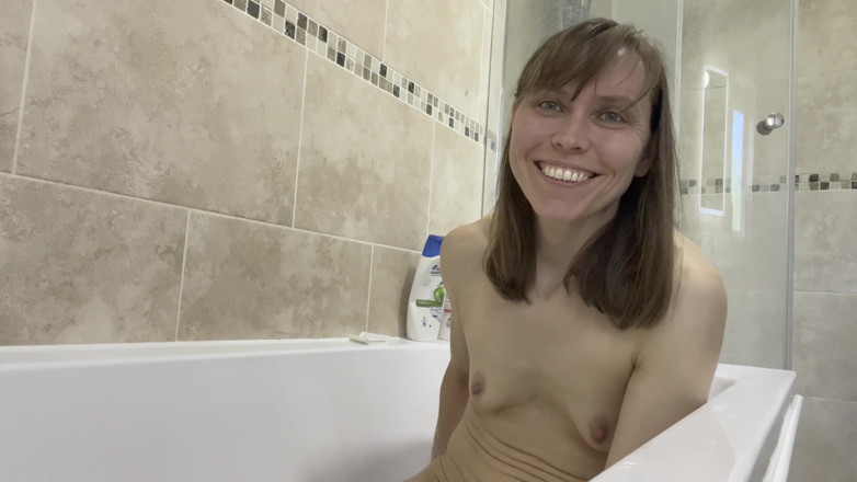 Wamgirlx: Eiaculazione femminile nel bagno