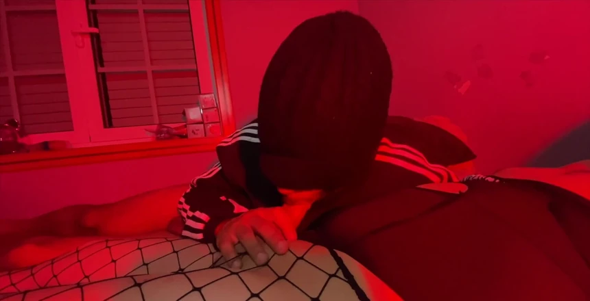 EmmaInkTrans: Je le suce, mais je lui ai demandé de me...