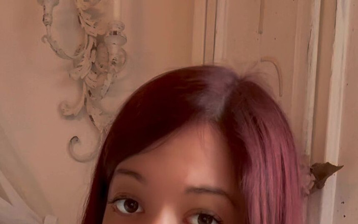 Dolls Cult: 私が裸になってディルドで跳ねるのを見て