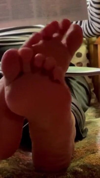 Stepmom Shows Candid Soles Ignores Me