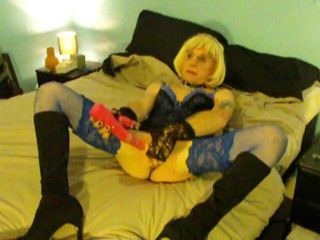 Boys2Girls: Amy new toy
