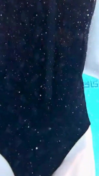 Sualtı giysisi ve maske fetişi dolum, baloncuklar ve nefes kontrolü