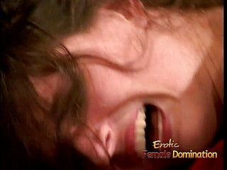 Erotic Female Domination: Paní má spoustu otroků, kteří potřebují výprask