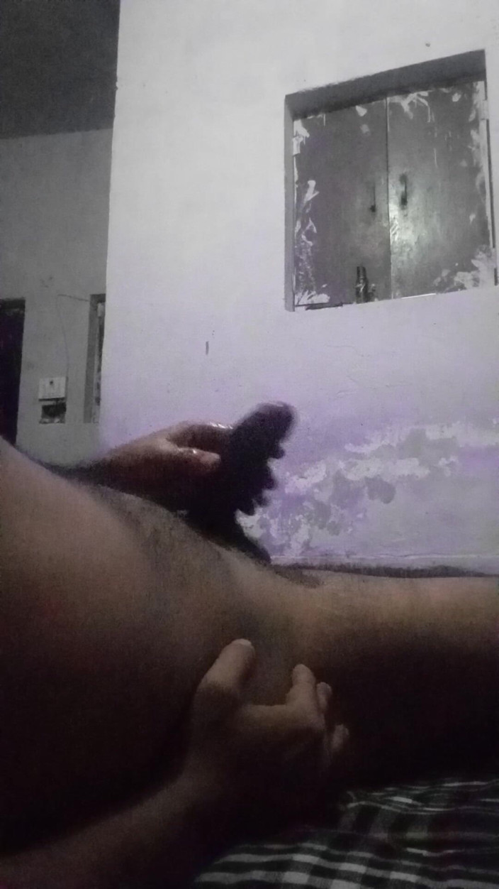 Raaz26d: 独特なスタイルでマスターベーションとオイルを塗り、セックスの準備をする