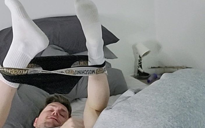 Twotwinkhusbands: Il ragazzo inglese si fa succhiare il culo in video...