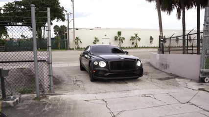 Teddy Tarantino: Seksi sisi rose bentley ve özel jetin arkasında sikişiyor