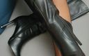 Coryna nylon: Ciorapi negri și cizme negre